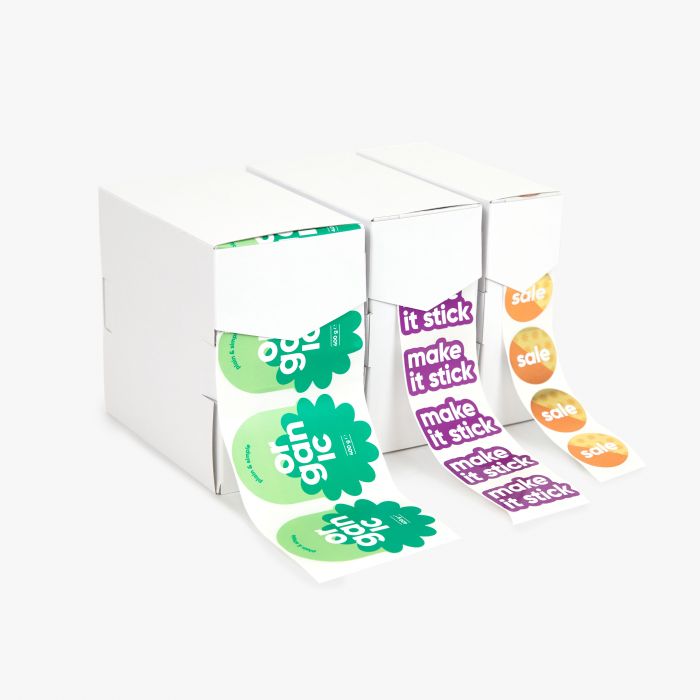 Aufkleber auf Rolle in Weiß, Grün, Lila und Orange, individuell gestaltbar, Signalshop.de Werbeartikel.