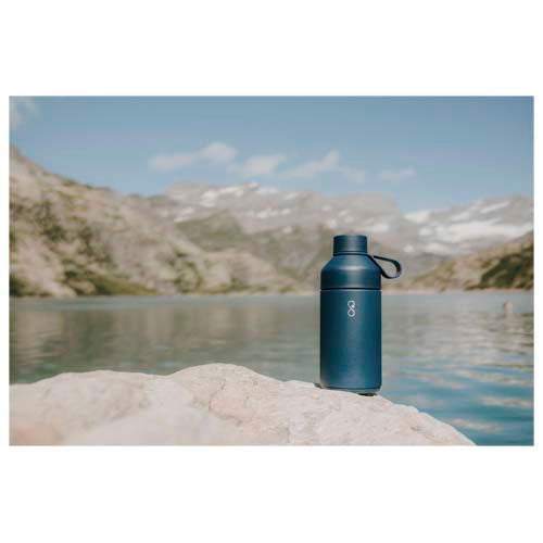 Blaue Ocean Bottle 750 ml, vakuumisoliert, nachhaltig, individuell bedruckbar, bei Signalshop.de Werbeartikel.