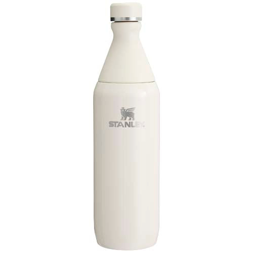 Weiße Stanley 600 ml Trinkflasche mit Logo, isoliert, individuell gestaltbar, erhältlich bei Signalshop.de.