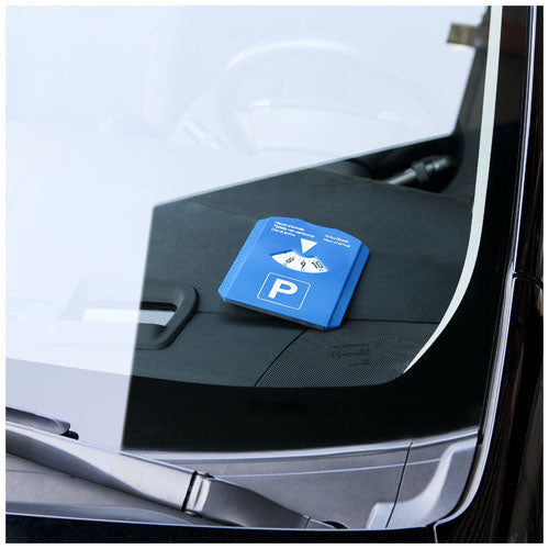 Blaue Spot 5-in-1 Parkscheibe im Auto, individuell mit Logo bedruckbar, Signalshop.de Werbeartikel.