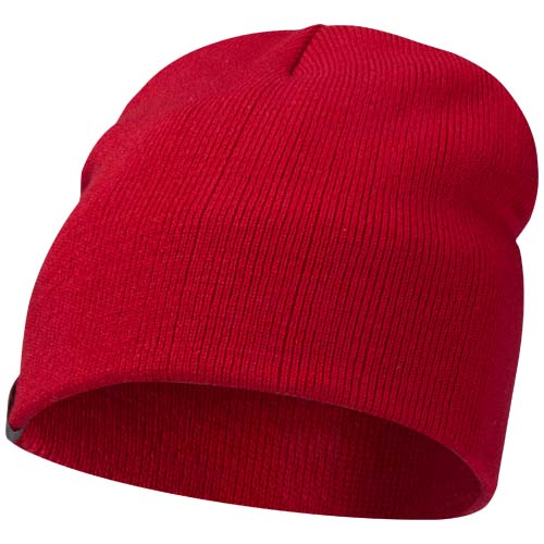 Rote Izu Beanie-Mütze von Signalshop.de, individuell gestaltbar, ideal als Werbeartikel oder Giveaway.
