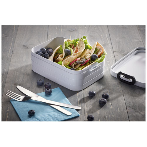 Weiße Mepal Take-a-break Lunchbox Midi mit Sandwiches, individuell mit Logo bei Signalshop.de bedruckbar, ideal als Werbeartikel.