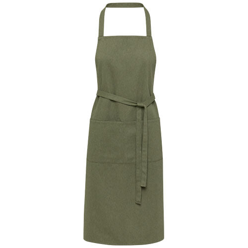 Grüne Shara Schürze aus 240 g/m² Aware™ recyceltem Material, individuell mit Logo gestaltbar, bei Signalshop.de. Werbeartikel, Werbegeschenke, Werbemittel, Giveaway.