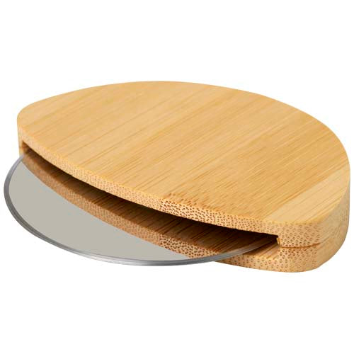 Navajo Pizzaschneider aus Holz mit Metallrad, individuell gestaltbar, perfekt als Werbeartikel bei Signalshop.de.