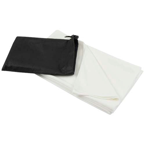 Weißes Lucas RPET Sporthandtuch 70×140 cm mit schwarzer Tasche, individuell mit Logo bedruckbar. Signalshop.de Werbeartikel.