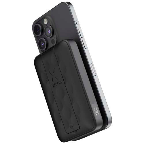 Xtorm FS5W101 Powerbank in Schwarz, magnetisch, mit Logo bedruckt, ideal als Werbeartikel bei Signalshop.de.