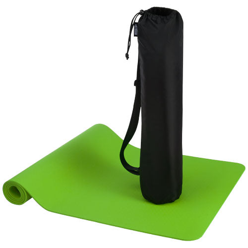Grüne Yogamatte aus recyceltem TPE mit Tasche, individuell bedruckbar, über Signalshop.de als Werbeartikel erhältlich.