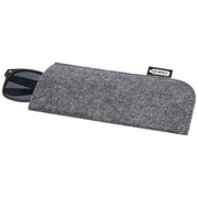 Graues Felta Brillenetui aus recyceltem GRS-Material mit Sonnenbrille, individuell bedruckbar. Signalshop.de Werbeartikel.