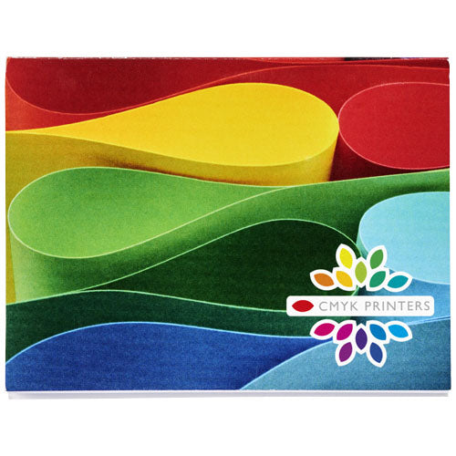 Bunte Sticky-Mate® Haftnotizen A7 mit individuell bedruckbarem Umschlag und Logo, FSC-zertifiziert.