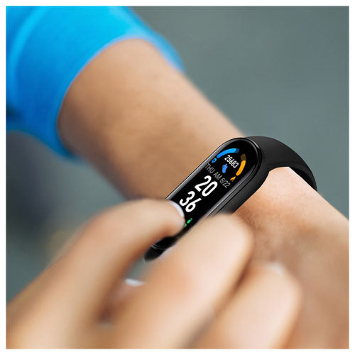 Prixton AT410 Smartband in Schwarz am Handgelenk, individuell mit Logo gestaltbar, Signalshop.de Werbeartikel.