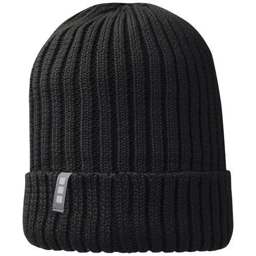 Schwarze Ives Strickmütze aus Bio-Baumwolle von Signalshop.de, individuell gestaltbar, ideal als Werbeartikel oder Giveaway.