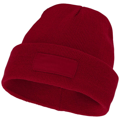 Rote Boreas Mütze mit Aufnäher, individualisierbar mit Logo, erhältlich auf Signalshop.de als Werbeartikel.