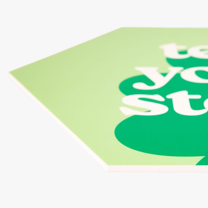Hexagone Schild, grün, individuell gestaltbar mit Logo, von Signalshop.de, Werbeartikel, Werbegeschenke.