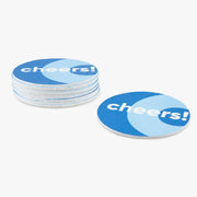 Runde blaue Untersetzer mit "cheers!"-Aufdruck, individuell gestaltbar, Signalshop.de Werbeartikel.
