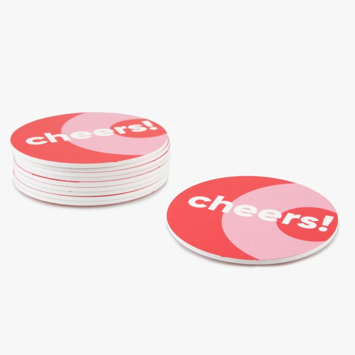 Runde, rote Untersetzer mit "cheers!"-Aufdruck, individuell gestaltbar bei Signalshop.de, Werbeartikel.