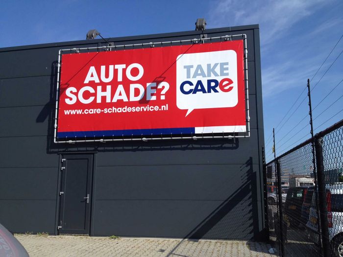 Gro
fes Werbebanner an Wand mit Text, individualisierbar f5cr Signalshop.de Werbeartikel, Werbegeschenke.