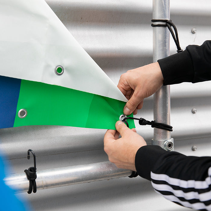 Bannerrahmen aus Metall mit farbigem Banner, individuell bedruckbar; Werbeartikel von Signalshop.de