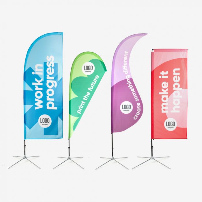 Verschiedene Beachflags in Blau, Grün, Lila und Rot, individuell gestaltbar mit Logo bei Signalshop.de Werbeartikel.