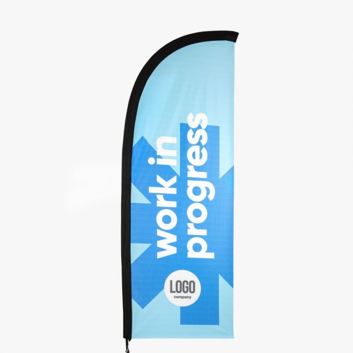 Blaue Beachflag mit Aufdruck "work in progress", individuell bedruckbar, bei Signalshop.de als Werbeartikel.