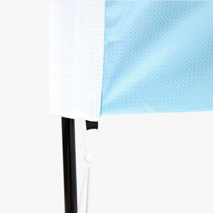 Beachflag aus blauem Stoff mit wei
er Umrandung, individuell bedruckbar, Signalshop.de Werbeartikel Giveaway