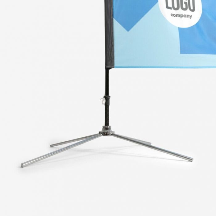 Beachflag mit blauem Druck, individuell gestaltbar mit Logo, auf Signalshop.de als Werbeartikel.