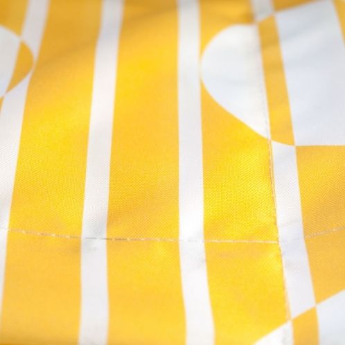 Gelber Sitzsack mit weißen Streifen, individuell bedruckbar, erhältlich bei Signalshop.de als Werbeartikel.