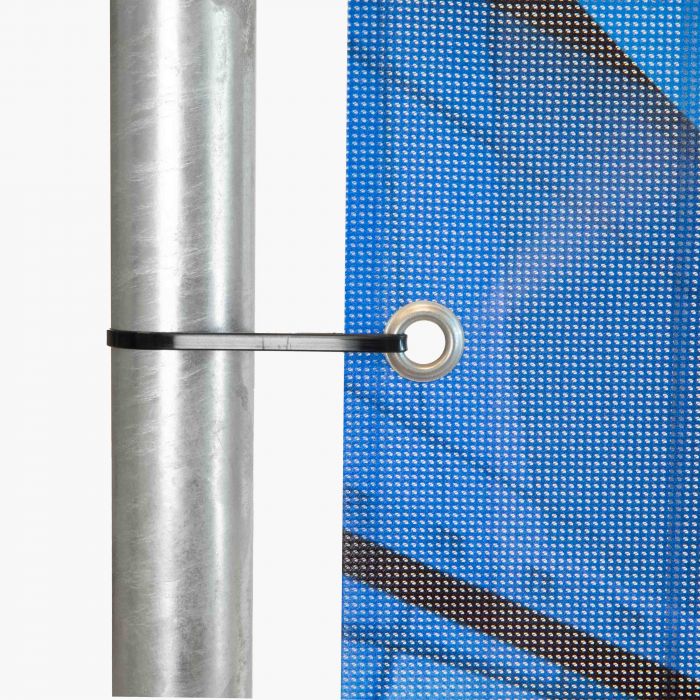 Bauzaunbanner aus Mesh mit Öse, individuell bedruckbar, ideal als Werbeartikel von Signalshop.de.