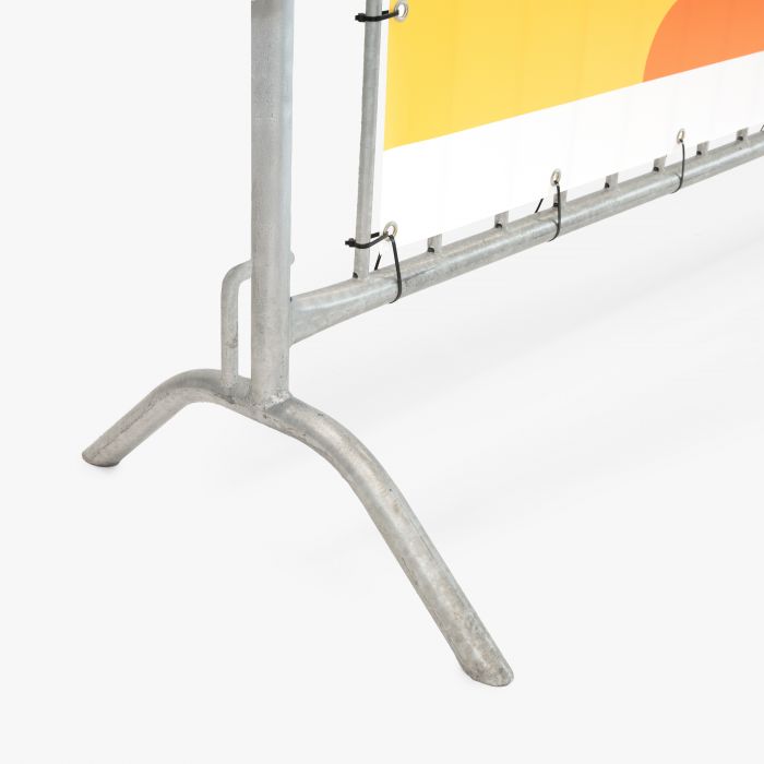 Absperrgitter-Plane aus robustem Material, individuell mit Logo bedruckt, von Signalshop.de; Werbeartikel, Werbegeschenke, Werbemittel, Giveaway.
