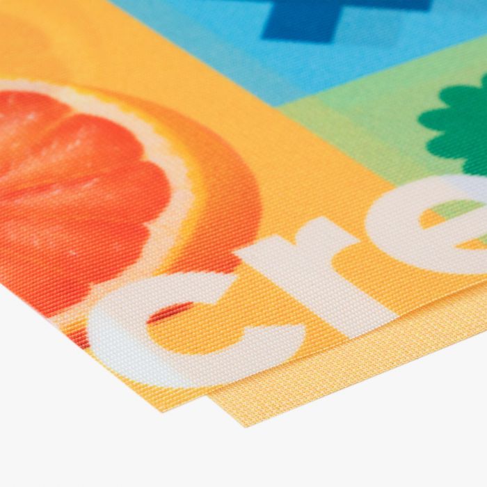 Individuell gestaltbare Fahne von Signalshop.de, bunt bedruckt, ideal als Werbeartikel oder Werbegeschenk.