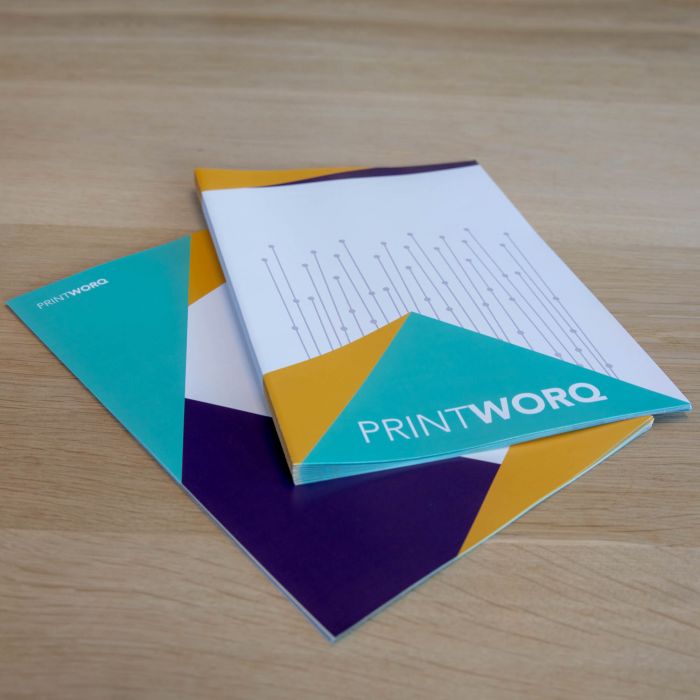 Farbiger Falzflyer, individuell gestaltbar, mit Printworq-Logo, erhältlich bei Signalshop.de als Werbeartikel.
