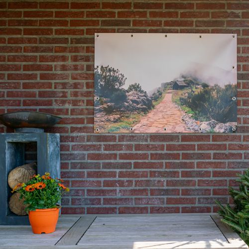 Garten-Poster mit Naturmotiv an Backsteinwand, individuell bedruckbar, verfügbar bei Signalshop.de als Werbeartikel, Werbegeschenk, Werbemittel, Giveaway.
