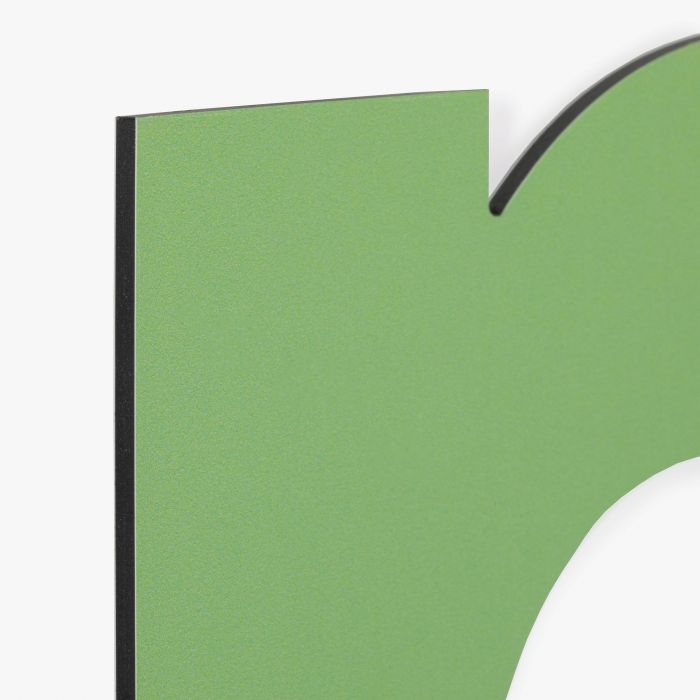 Grüne Fräsbuchstaben aus Kunststoff, individuell gestaltbar, erhältlich bei Signalshop.de. Werbeartikel.