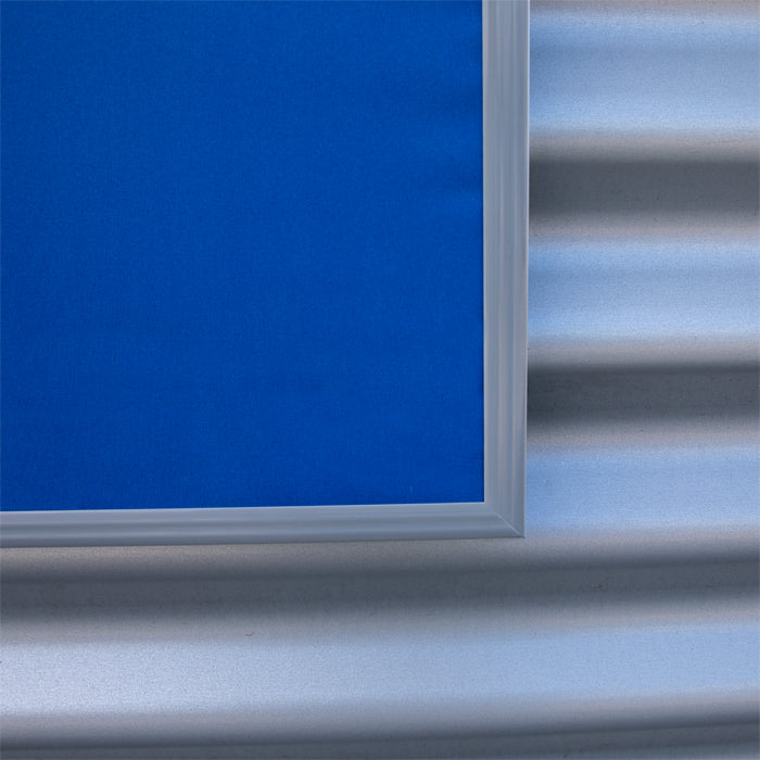 Blauer Outdoor-Rahmen aus Metall, individuell gestaltbar, von Signalshop.de, Werbeartikel, Werbegeschenke.