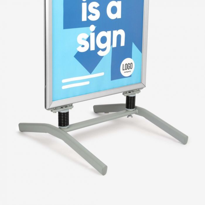 Gehwegschilder mit blauem Design, silbernem Rahmen, individuell mit Logo bedruckbar, erhältlich bei Signalshop.de, Werbeartikel, Werbegeschenke, Werbemittel, Giveaway.