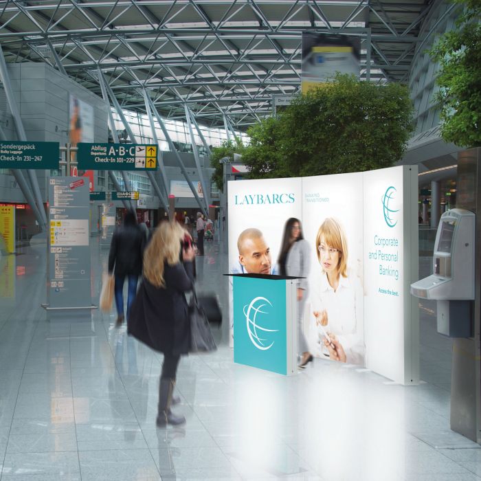 Pixlip Go Desk von Signalshop.de als individuell bedruckbarer Werbeartikel im Flughafen-Design.