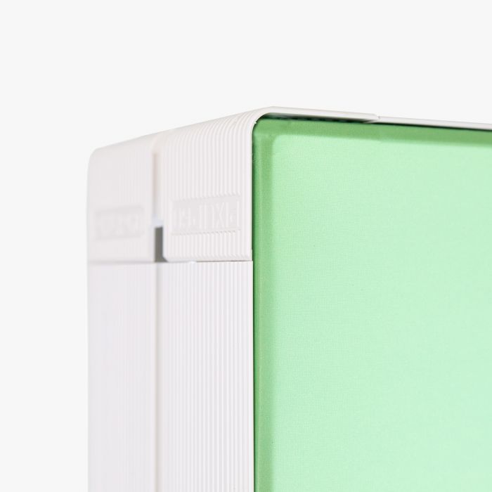 Pixlip Go Rahmen aus weißem Kunststoff mit grünem Panel, individuell gestaltbar, Signalshop.de Werbeartikel.
