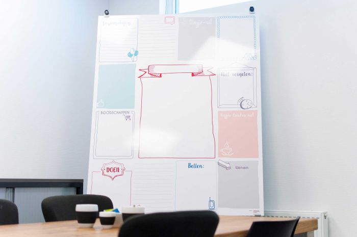 Großes Whiteboard, individualisierbar mit Logo, ideal als Werbeartikel von Signalshop.de; vielseitiges Werbegeschenk.