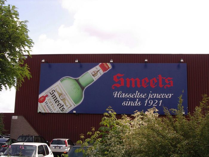 XL Banner auf Fassade, blau mit Werbeaufdruck, individuell gestaltbar, Signalshop.de Werbeartikel, Werbegeschenke.