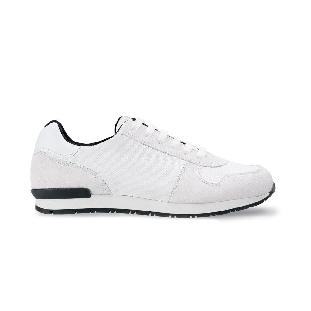 NEWFLASH Sneaker personalisieren – Stilvoller Markenschuh mit Logo