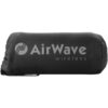 Schwarze zylindrische Tasche mit AirWave-Wireless-Logo und Kordelzugverschluss.