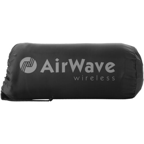 Schwarze zylindrische Tasche mit AirWave-Wireless-Logo und Kordelzugverschluss.