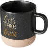 Schwarze gesprenkelte Tasse mit dem Text „Let’s Take a Coffee Break“ in Gold und Weiß.