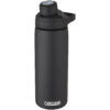 Schwarze CamelBak-Wasserflasche mit Klappdeckel auf weißem Hintergrund. personalisierte trinkflasche