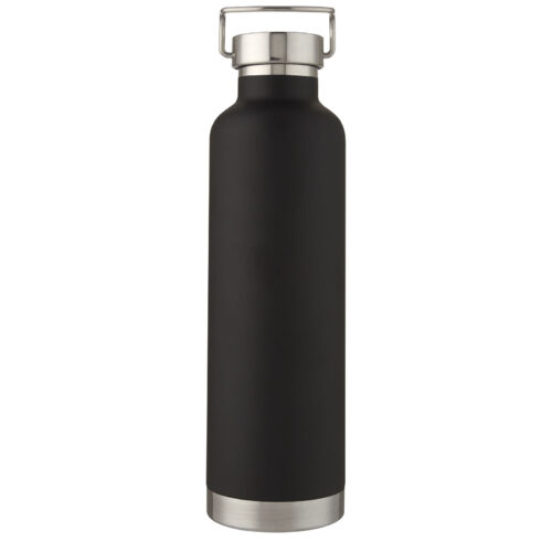 Eine aufrecht stehende schwarze Wasserflasche aus Edelstahl mit silbernem Deckel und Boden.