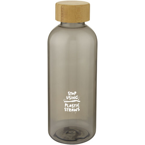 Transparente Flasche mit Bambusdeckel und dem Text „Stop Using Plastic Straws“ in Weiß auf der Vorderseite.