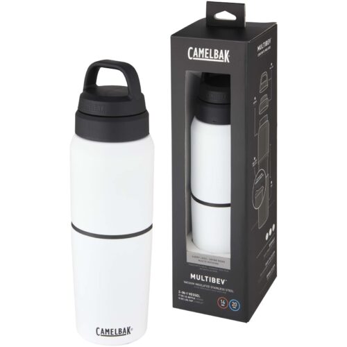 Weiße vakuumisolierte Edelstahlflasche CamelBak Multibev neben ihrer Verpackungsbox.