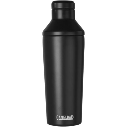 Schwarze CamelBak-Wasserflasche mit schlankem, isoliertem Design auf weißem Hintergrund.