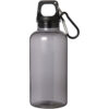 Durchsichtige Plastikwasserflasche mit schwarzem Deckel und einem am Griff befestigten Karabiner.