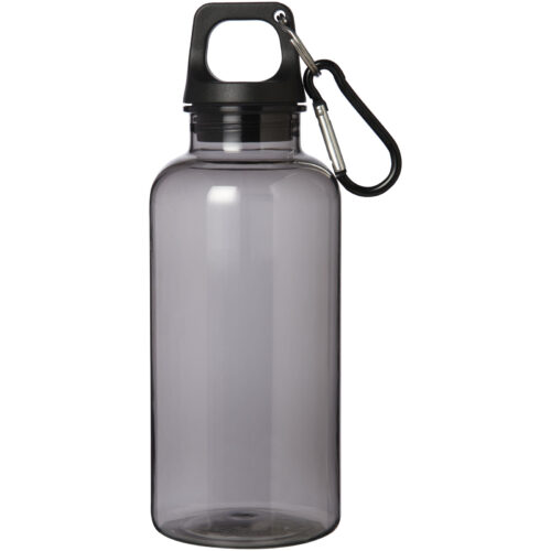 Durchsichtige Plastikwasserflasche mit schwarzem Deckel und einem am Griff befestigten Karabiner.
