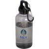 Transparente Wasserflasche mit schwarzem Deckel, Karabinerhaken und Sky Construction-Logo auf einer Seite.